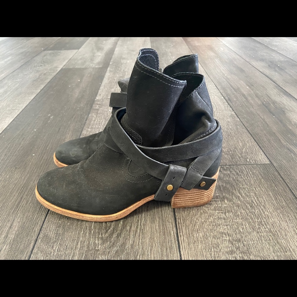 UGG-Elora Ankle Boot